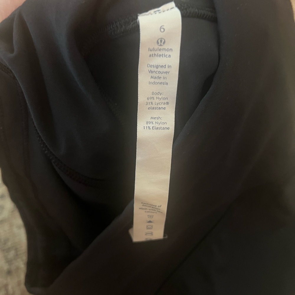 Lululemon athletica cropped black leggings size 6 - Picture 3 of 3
